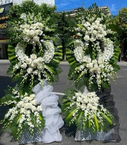 Hoa Viếng Sang Trọng 2Tr3/Kệ